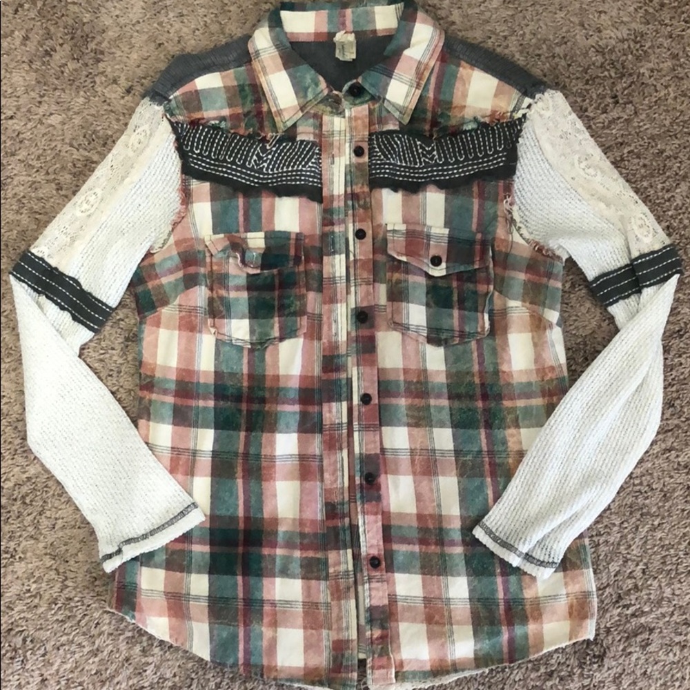 Gimmicks plaid button up top